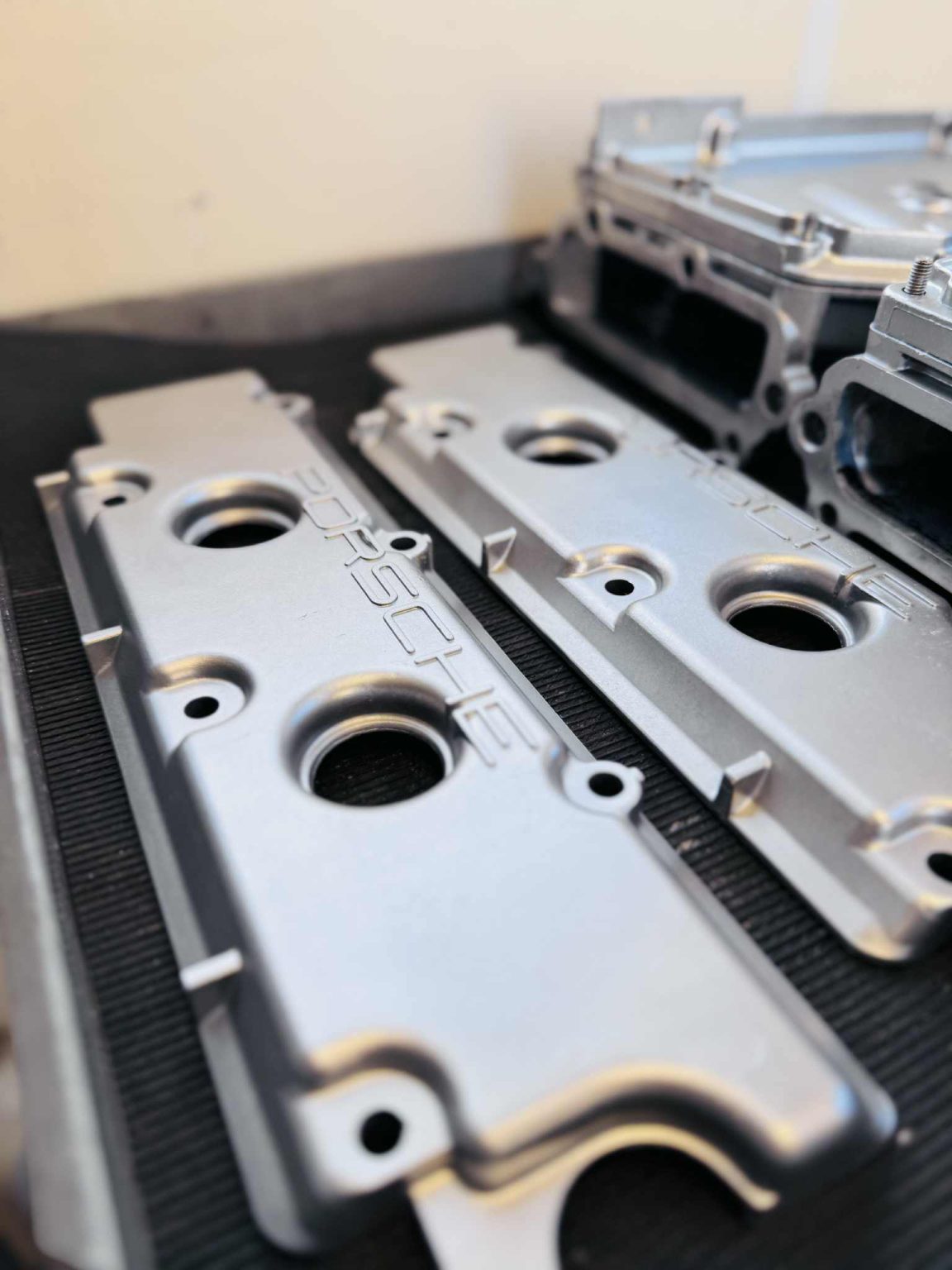 Vapour blasted Porsche rocker covers