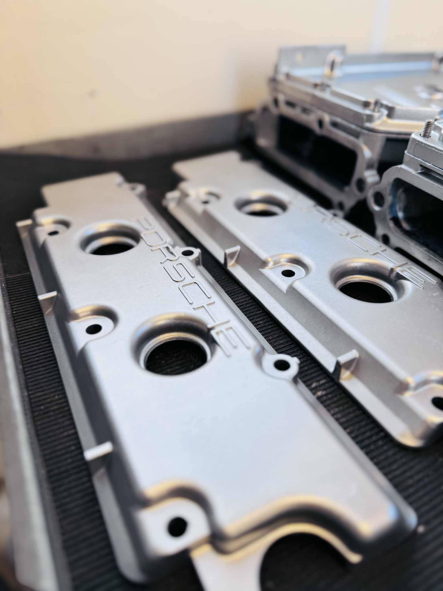 Vapour blasted Porsche rocker covers