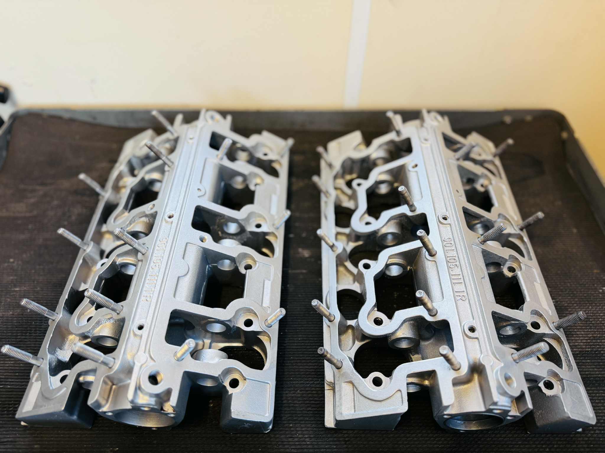 Vapour blasted cylinder heads
