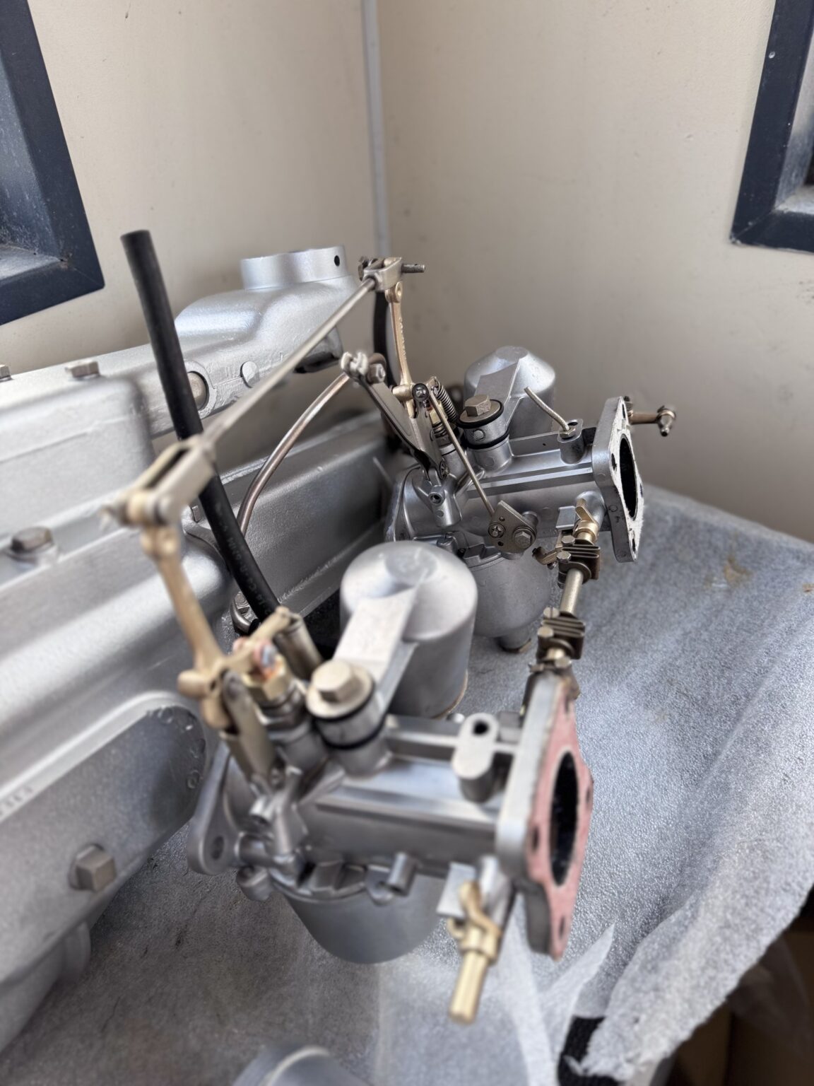 Vapour blasted carburettors