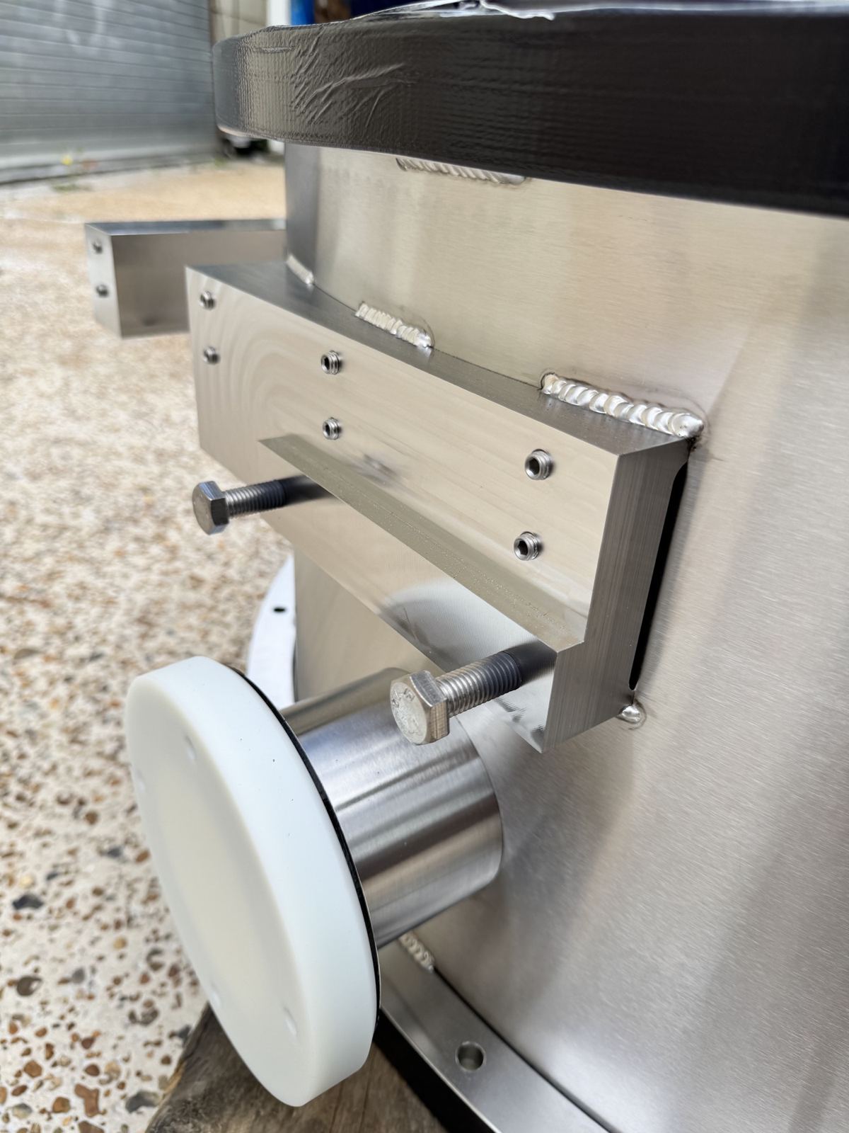 Stainless fitting before bead blasting